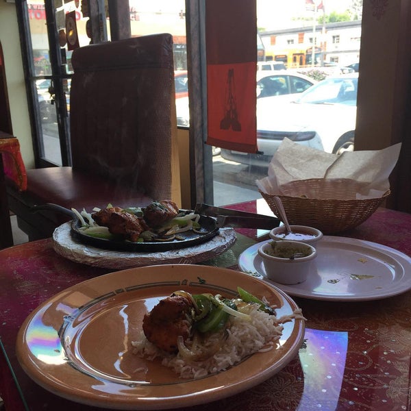 7/30/2015 tarihinde Michael R. B.ziyaretçi tarafından Anar Indian Restaurant'de çekilen fotoğraf