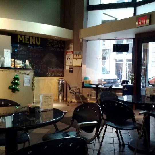 12/26/2012にMichael R. B.がShowbiz Store &amp; Cafeで撮った写真
