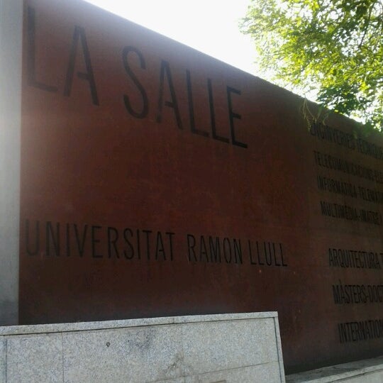 รูปภาพถ่ายที่ La Salle Campus โดย Marko C. เมื่อ 10/16/2012