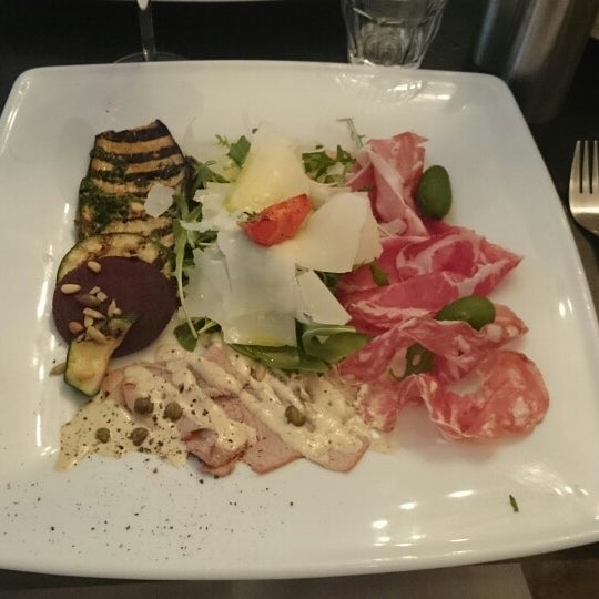 5/31/2014 tarihinde Paul H.ziyaretçi tarafından Restaurant Classico | Italian/mediterranian kitchen'de çekilen fotoğraf