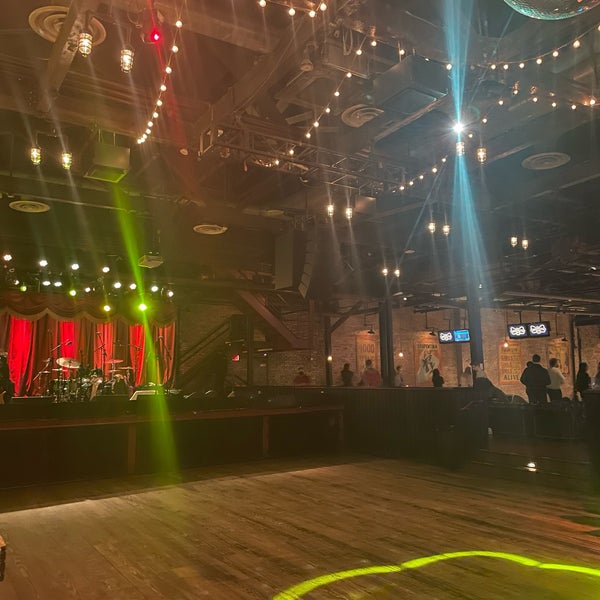Photo taken at Brooklyn Bowl by Timothy O. on 3/13/2022