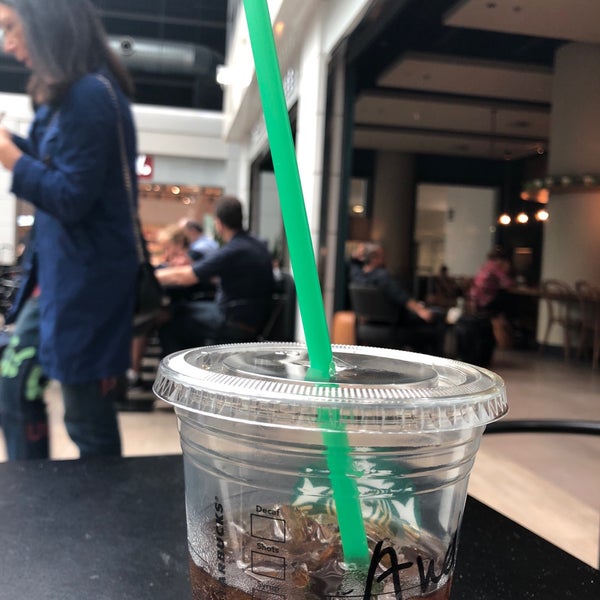 Photo prise au Starbucks par Andrew G. le6/16/2018