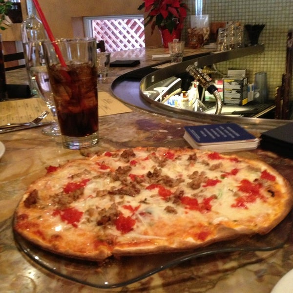 12/30/2012 tarihinde Scott S.ziyaretçi tarafından Lala&#39;s Wine Bar &amp; Pizzeria'de çekilen fotoğraf
