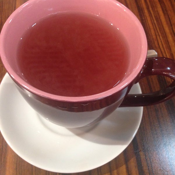 Кофе отличный, а вот клюквенный чай ужасный, розовая вода с апельсиновыми нотками, от клюквы только цвет, полное разочарование👎