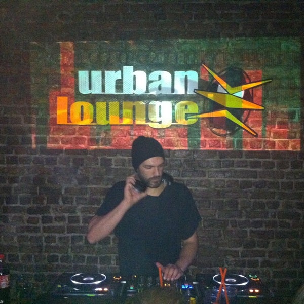 2/24/2013にHandeがUrban Bug Loungeで撮った写真