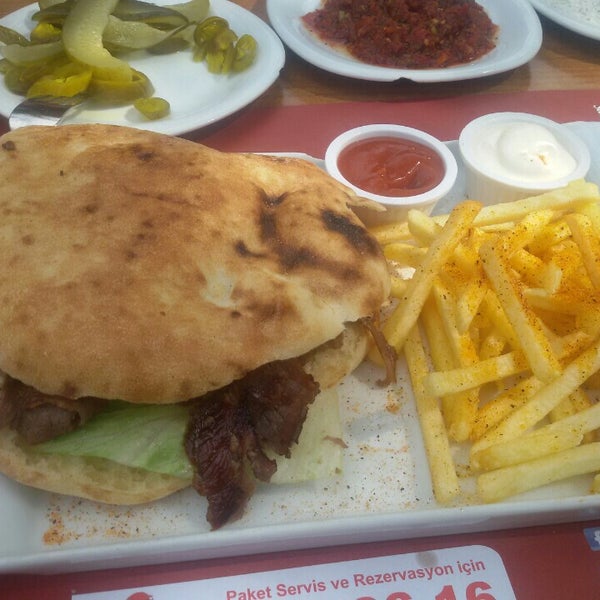 Снимок сделан в Okkalı Restaurant пользователем C T. 5/1/2015