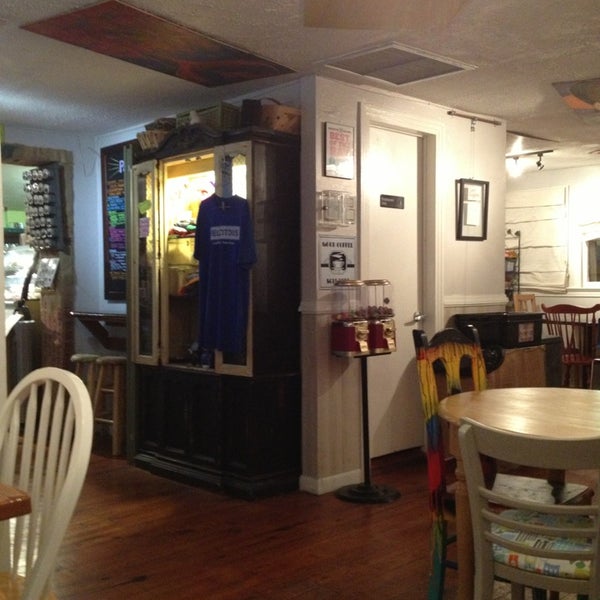 12/27/2012 tarihinde Gwen C.ziyaretçi tarafından Felicitous Coffee &amp; Tea House'de çekilen fotoğraf