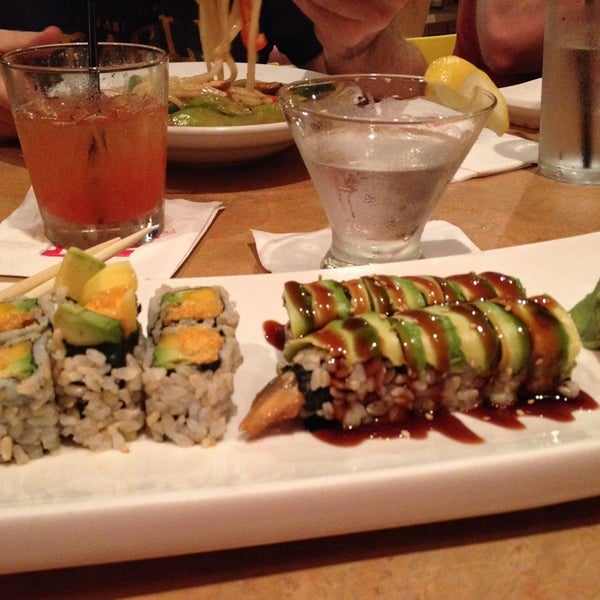 Foto scattata a Fuji1546 Restaurant &amp; Bar da Lindsay R. il 8/23/2013