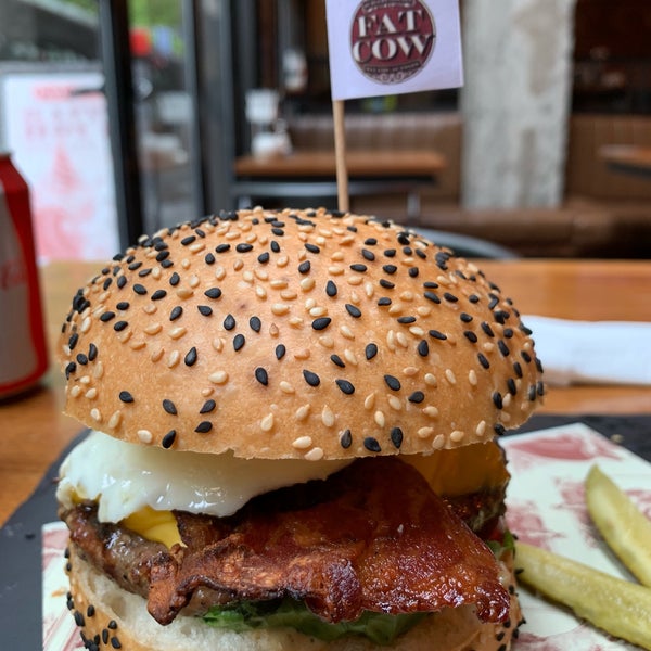 Photo taken at Fat Cow Burgers by 하영 이. on 4/29/2019