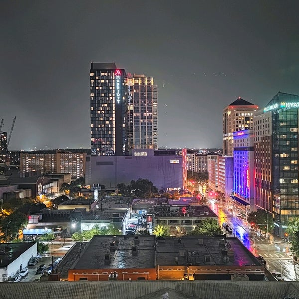 รูปภาพถ่ายที่ Residence Inn Austin Downtown/Convention Center โดย Nishant S. เมื่อ 9/13/2022