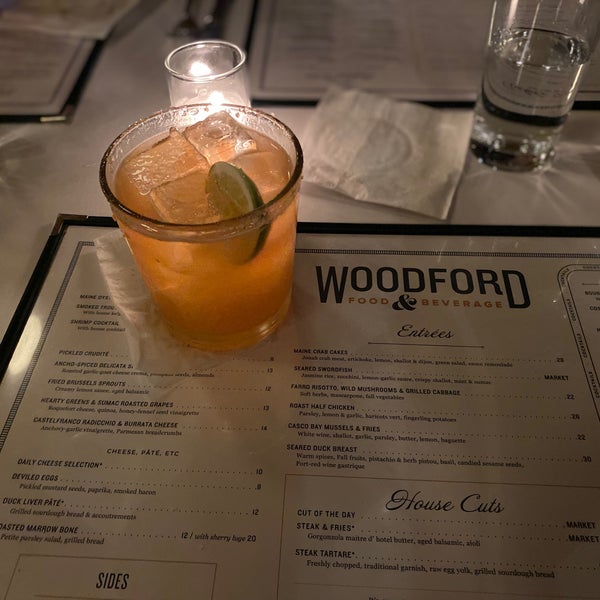 Foto tirada no(a) Woodford Food &amp; Beverage por lee u. em 11/12/2021