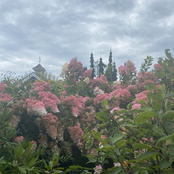 Foto diambil di Coastal Maine Botanical Gardens oleh lee u. pada 9/5/2021