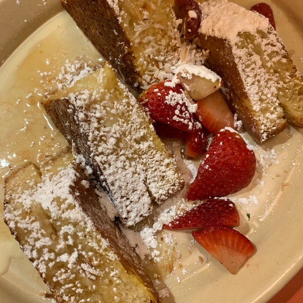 Photo taken at Snooze, an A.M. Eatery by Cindy N. on 3/2/2019