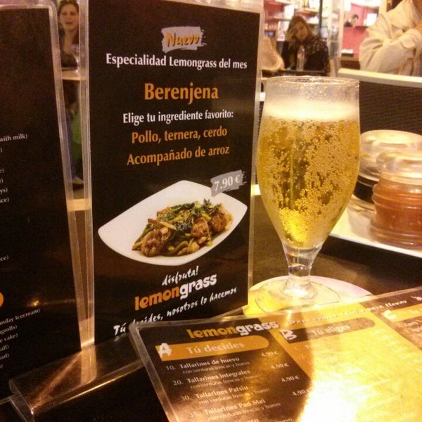 รูปภาพถ่ายที่ Lemongrass Ribera / Restaurante tailandés Valencia โดย Fernando L. เมื่อ 10/8/2013