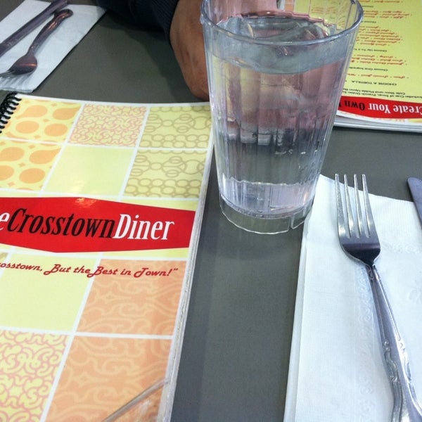 Foto scattata a Crosstown Diner da Karina C. il 1/21/2013