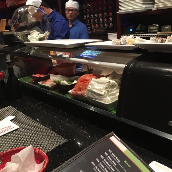 2/11/2017 tarihinde Chris S.ziyaretçi tarafından Fujiyama Sushi'de çekilen fotoğraf