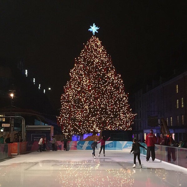 South Street Seaport At Christmas 2022 South Street Seaport Christmas Tree (Now Closed) - Financial District - New  York, Ny