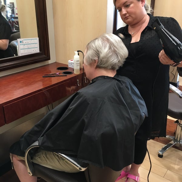 Bubbles Salon 2 tips from 70 visitors