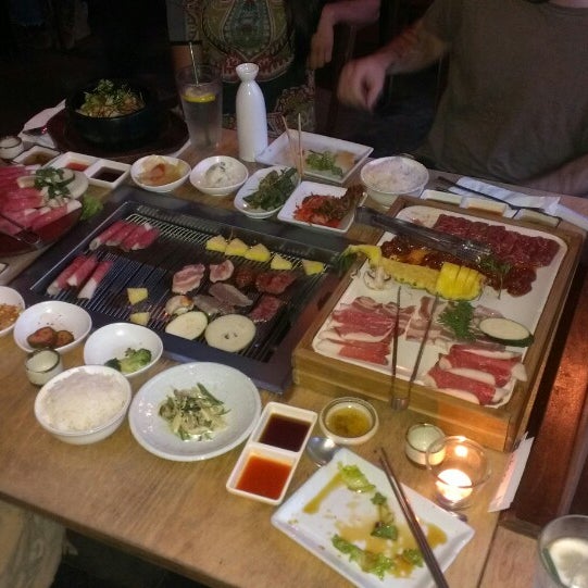 Foto scattata a Wharo Korean BBQ da Qulius C. il 6/2/2013