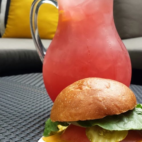 Great summer happy hour! $15 punch pitchers and on Thursdays they have $5 burgers and $2 hot dogs. Love meeting friends here and relaxing on the couches.