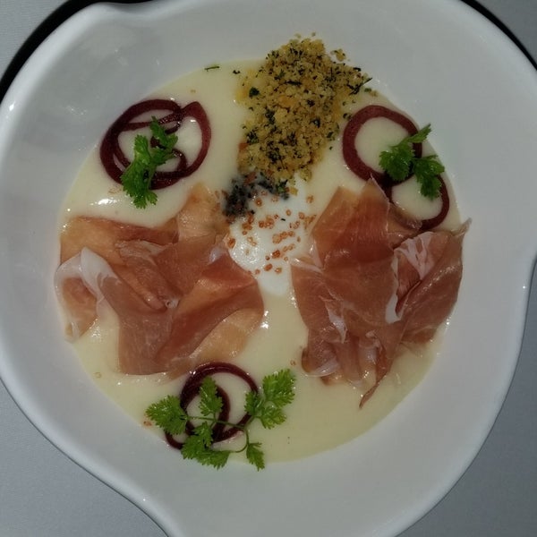 Снимок сделан в Chef Mavro Restaurant пользователем Jessica L. 2/16/2019