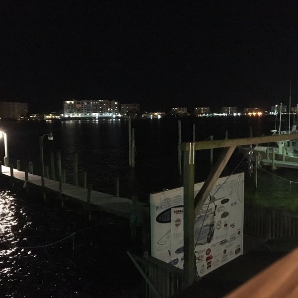 รูปภาพถ่ายที่ Harbor Docks โดย Brian T. เมื่อ 9/10/2016
