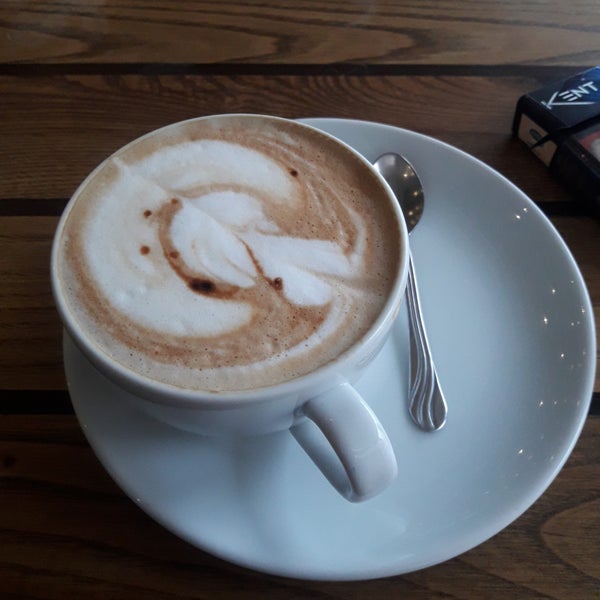 Foto diambil di Cafe Caffein oleh MUSTAFA🙈 . pada 1/11/2018