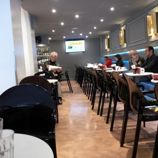 Photo taken at Caffé Sguerzi Portogruaro by BoX I. on 11/17/2014