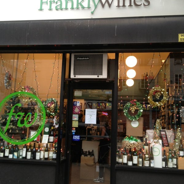 Das Foto wurde bei Frankly Wines von Jay J. am 12/24/2012 aufgenommen