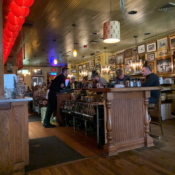 Снимок сделан в The Old Fashioned Tavern &amp; Restaurant пользователем Elizabeth A. 3/15/2020