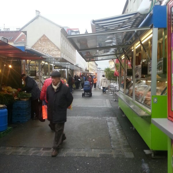 รูปภาพถ่ายที่ Brunnenmarkt โดย Marcela H. เมื่อ 11/18/2014