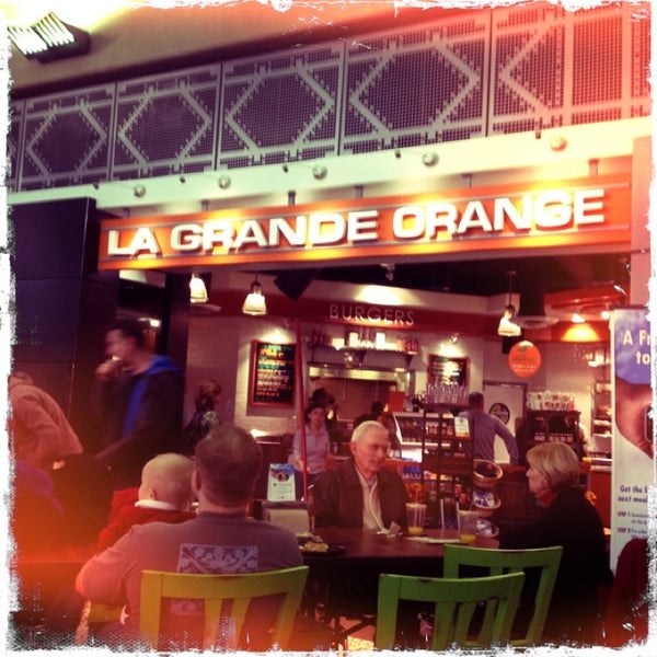 Foto diambil di La Grande Orange oleh Ed D. pada 1/14/2013