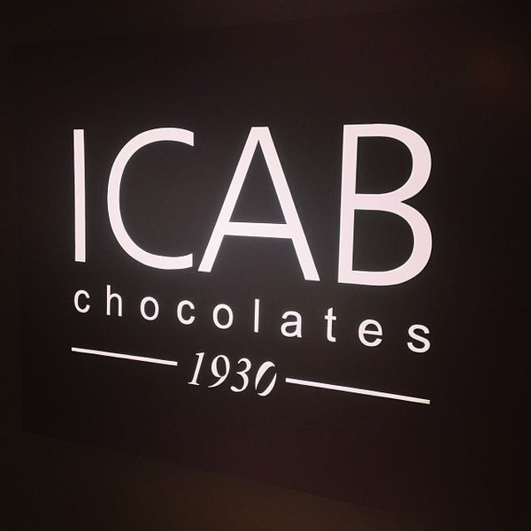 Photo taken at Icab Chocolate Gourmet by Rodolfo S. on 10/1/2013