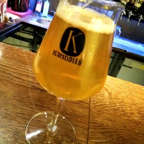 Foto diambil di Kandalló Kézműves Pub oleh Raleigh M. pada 11/29/2018