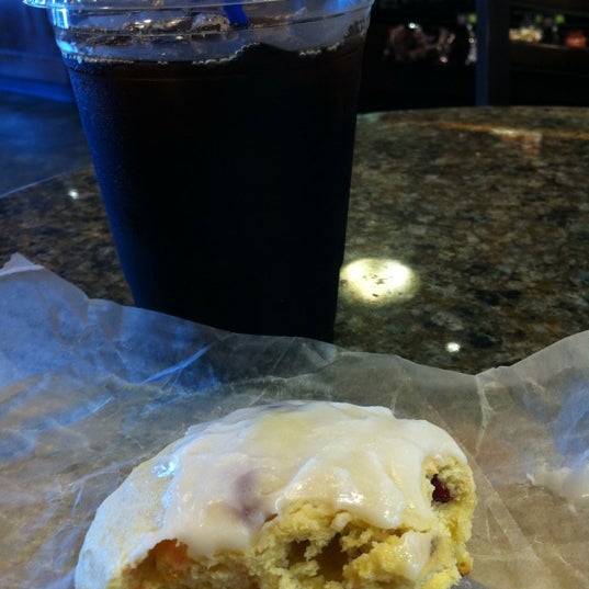 Photo taken at Peet&#39;s Coffee &amp; Tea by Hali on 8/27/2012