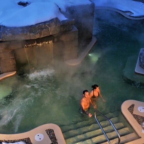 Photo taken at KiNipi Spa &amp; Bains Nordiques by Éric L. on 3/15/2012