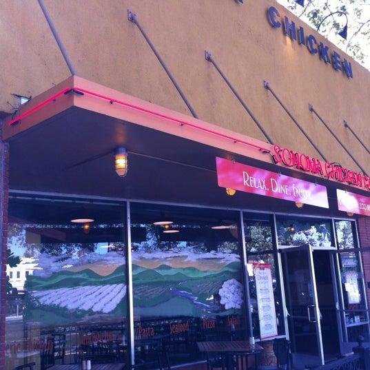 รูปภาพถ่ายที่ Sonoma Chicken Coop โดย Bob Q. เมื่อ 8/31/2012