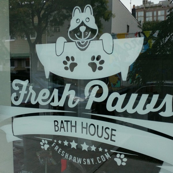 Das Foto wurde bei Fresh Paws Bath House von Jason P. am 9/25/2016 aufgenommen