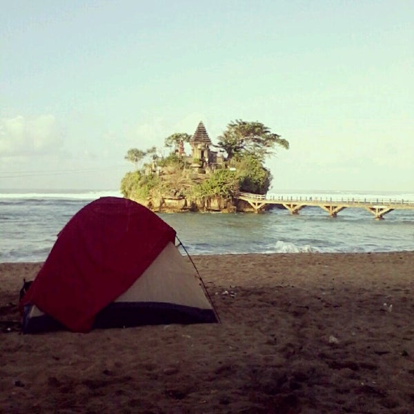 Pantai Balekambang Surf Spot In Malang