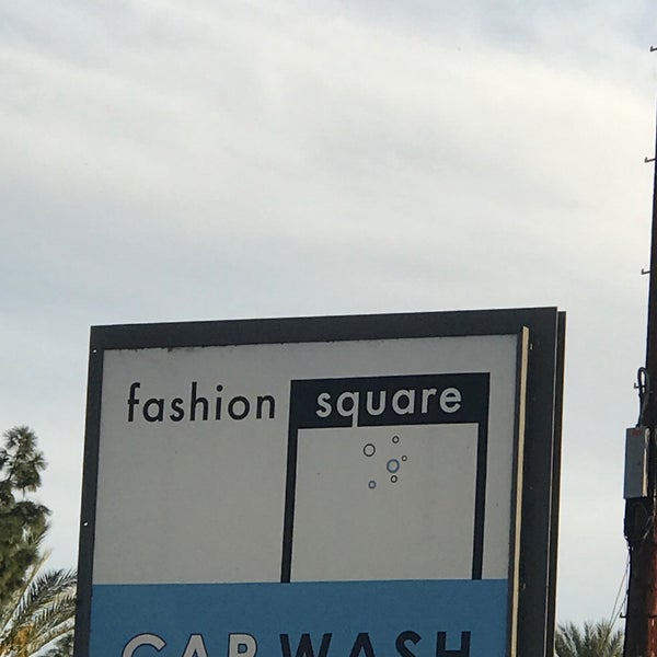 Photo prise au Fashion Square Car Wash par Jason G. le11/4/2017