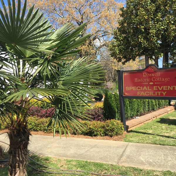 Roswell Historic Cottage Structure in Roswell