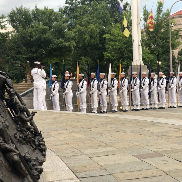 Foto scattata a United States Navy Memorial da @karenlisa il 7/24/2019