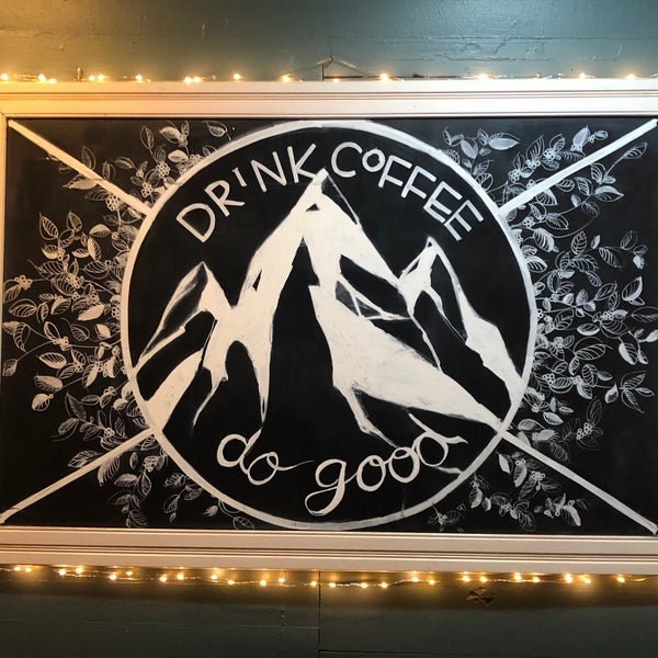 11/15/2019 tarihinde @karenlisaziyaretçi tarafından Land of a Thousand Hills Coffee'de çekilen fotoğraf