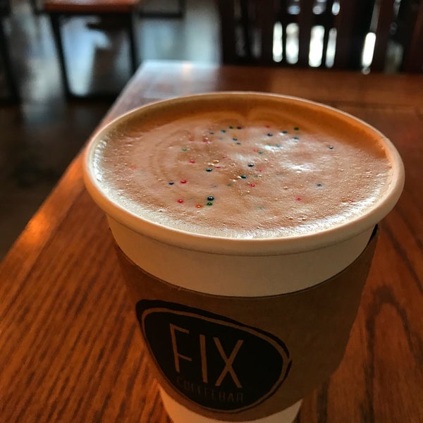 Das Foto wurde bei FIX Coffeebar von Samantha Mae am 5/11/2018 aufgenommen