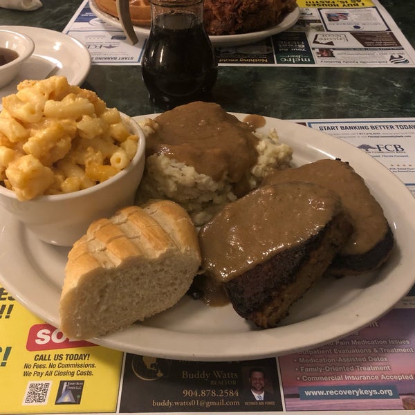 The meatloaf meal wasn’t what I expected. My food was cold, burnt, and tasted a bit bland. My fiancé ordered the chicken and waffles and he enjoyed it.