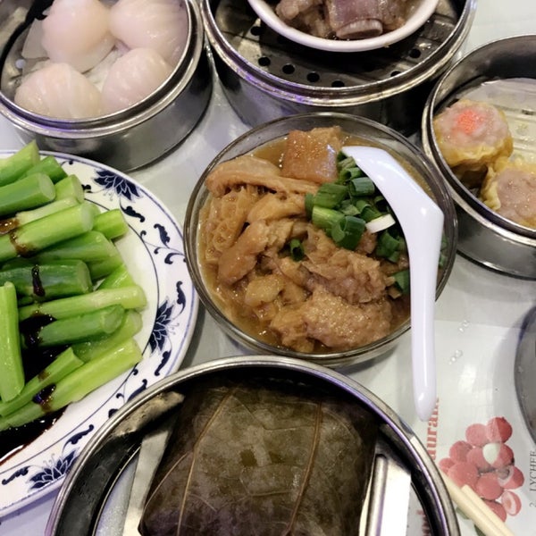 Photo prise au Harbor Palace Seafood Restaurant par Haluthai I. le2/24/2017