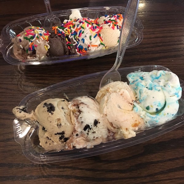 Снимок сделан в George&#39;s Ice Cream &amp; Sweets пользователем Beth M. 7/21/2016