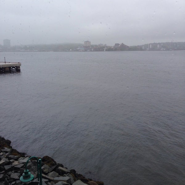 Foto diambil di Halifax Marriott Harbourfront Hotel oleh Wendy D. pada 6/10/2015