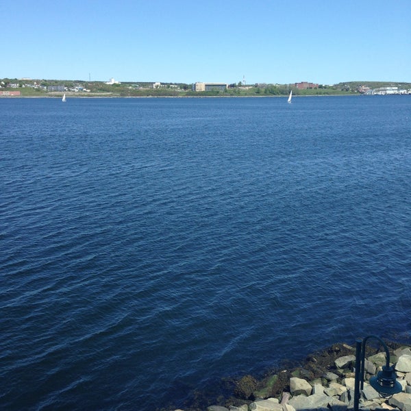 Foto diambil di Halifax Marriott Harbourfront Hotel oleh Wendy D. pada 6/7/2015