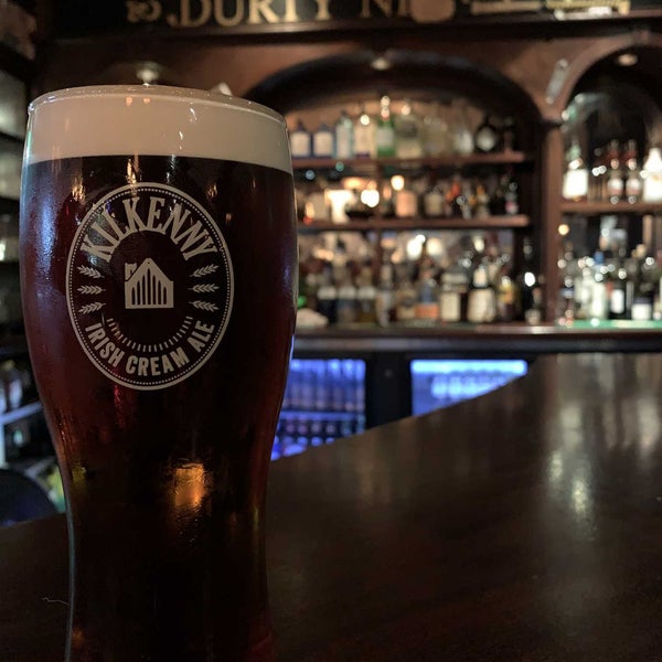Foto diambil di Durty Nelly&#39;s Authentic Irish Pub oleh Ryan E. pada 10/31/2021